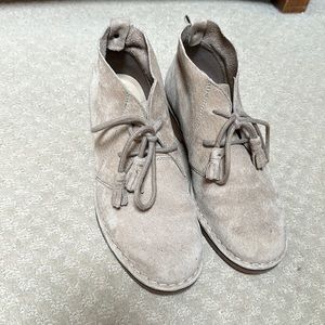 Hush Puppies tan chukka boots, size 7